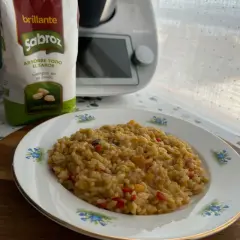 Delicioso arroz con verduras hecho en Thermomix, listo para disfrutar.