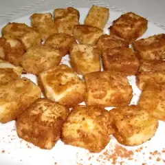 Deliciosa leche frita Thermomix, dorada y espolvoreada con canela, lista para disfrutar.