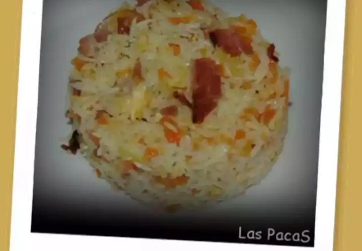 Delicioso arroz Nelba preparado en Thermomix, con trocitos de jamón y zanahoria. ¡Un plato completo y sabroso!