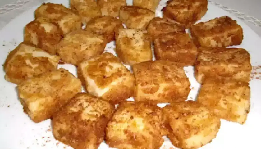 Deliciosa leche frita Thermomix, dorada y espolvoreada con canela, lista para disfrutar.
