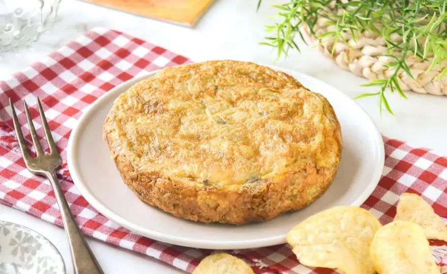 Tortilla de patatas de bolsa - Jugosa y rápida, ¡sí es posible!