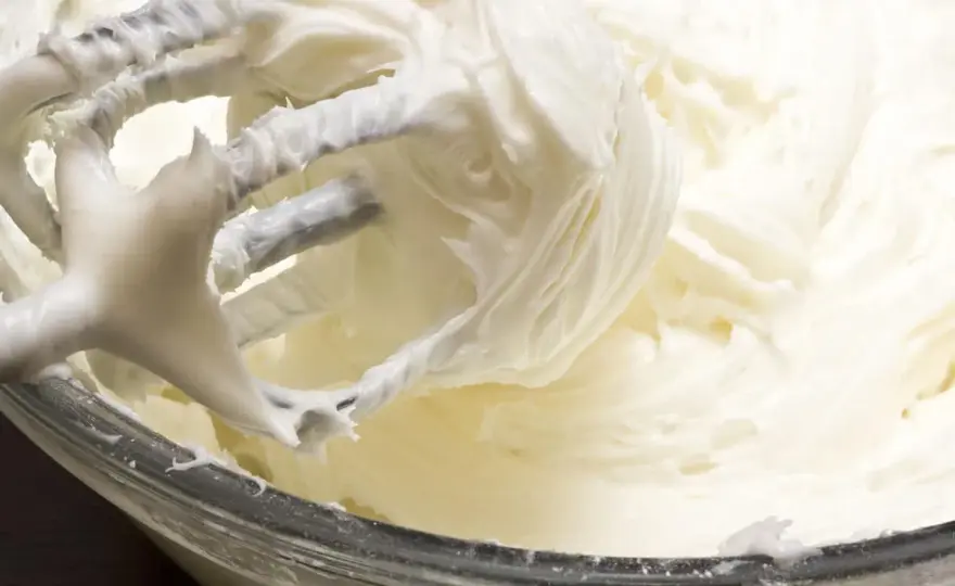 Cobertura de queso crema perfecta - Estable, sedosa y deliciosa