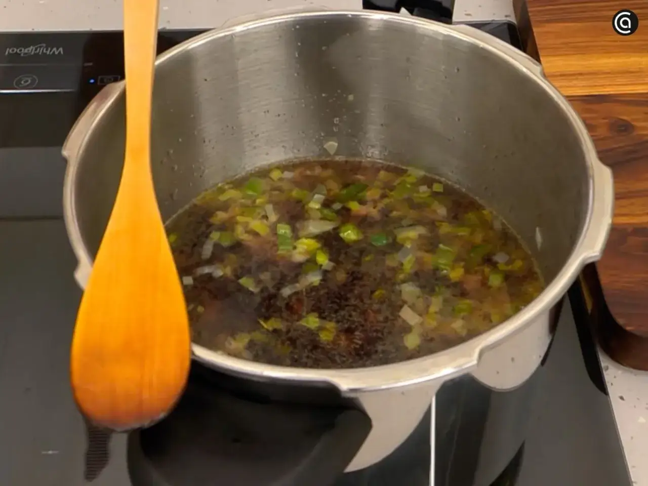 Olla r&aacute;pida con alubias y verduras. El tiempo de cocci&oacute;n de las alubias en olla r&aacute;pida es clave para un plato perfecto.