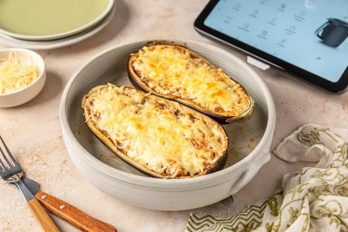 Berenjenas rellenas Thermomix, doradas y gratinadas, listas para disfrutar.