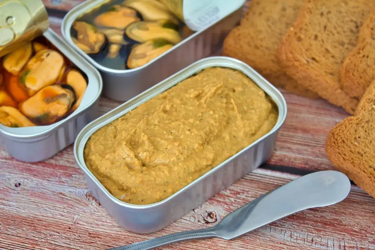 Pate de mejillones en escabeche listo para untar en tostadas.