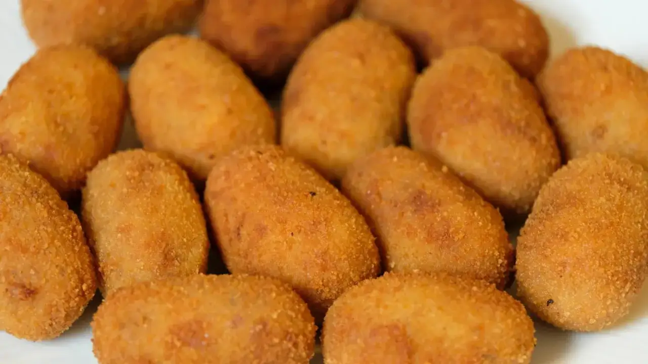 Croquetas de jam&oacute;n caseras, doradas y crujientes, como las de la abuela, &iexcl;la receta de Argui&ntilde;ano es un &eacute;xito!